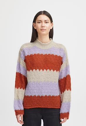 modelo femenina con jersey de lana